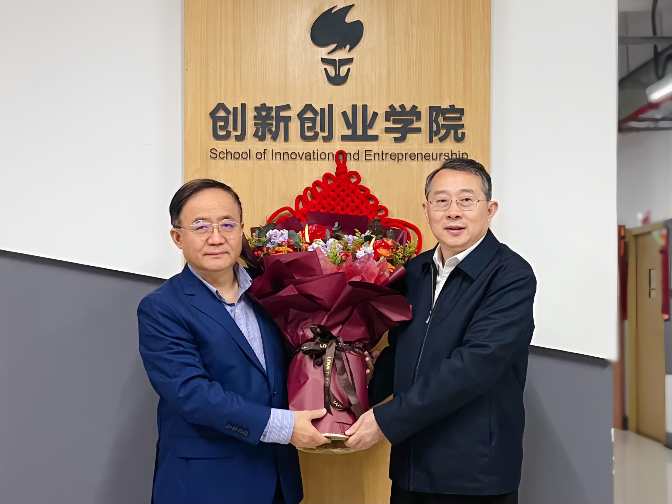 深圳市委常委、统战部部长王强率队来院调研并看望慰问刘科院士